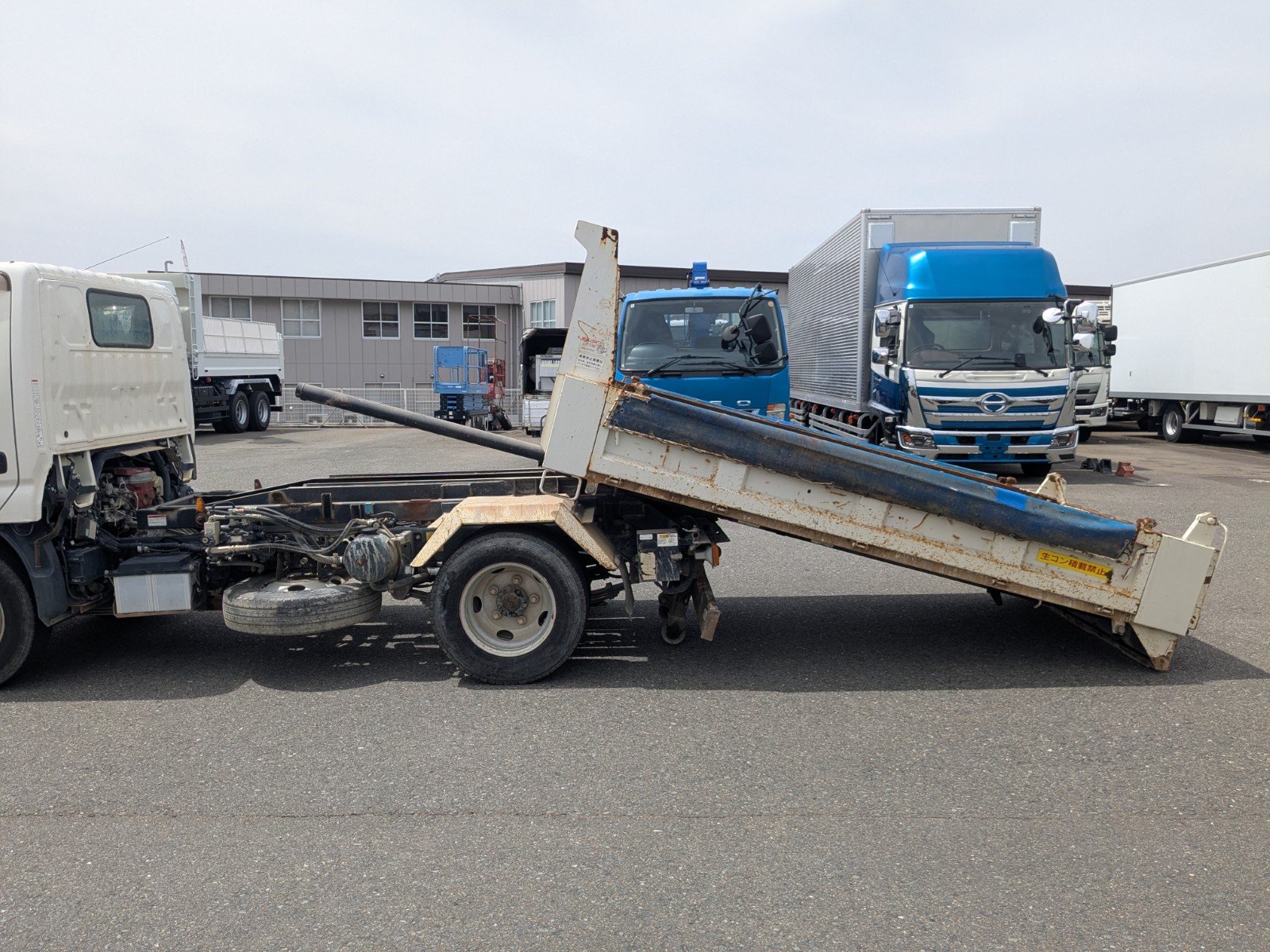vehicle_image_20260422152247KvSTf03fqq.jpg