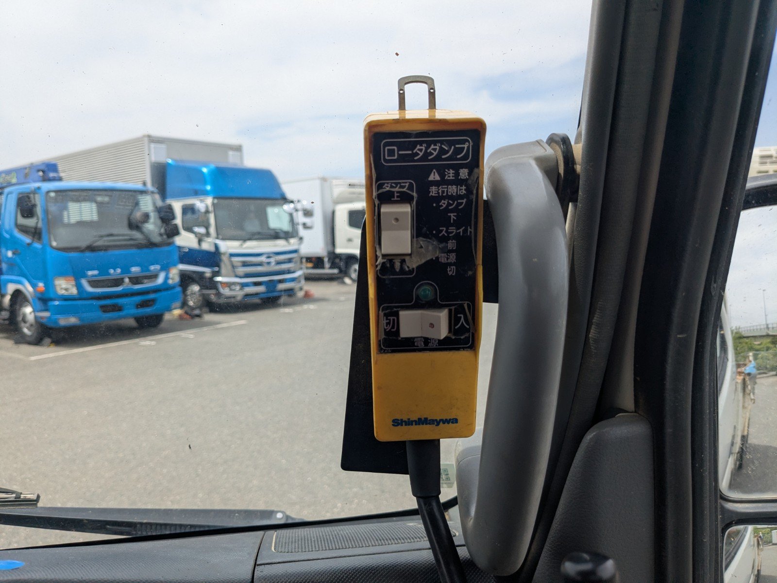 vehicle_image_20260422152247fVJfzBabxv.jpg