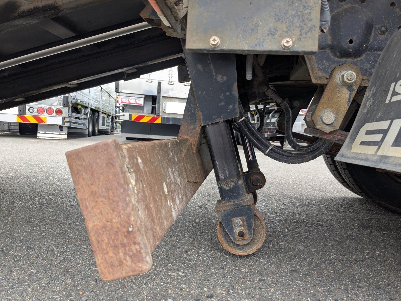 vehicle_image_20260501092242cRiAllWUza.jpg
