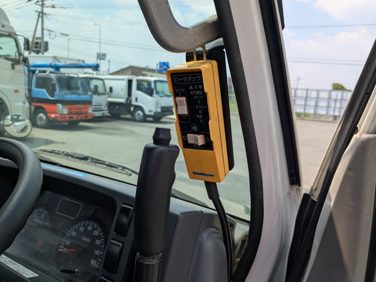 vehicle_image_20260502134930T8wX2yPOP5.jpg