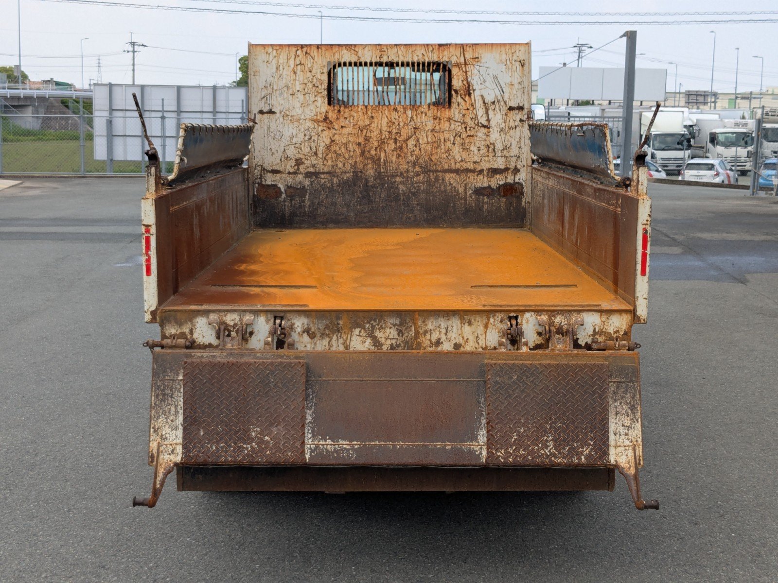 vehicle_image_20260502134930qjTzKJp99l.jpg