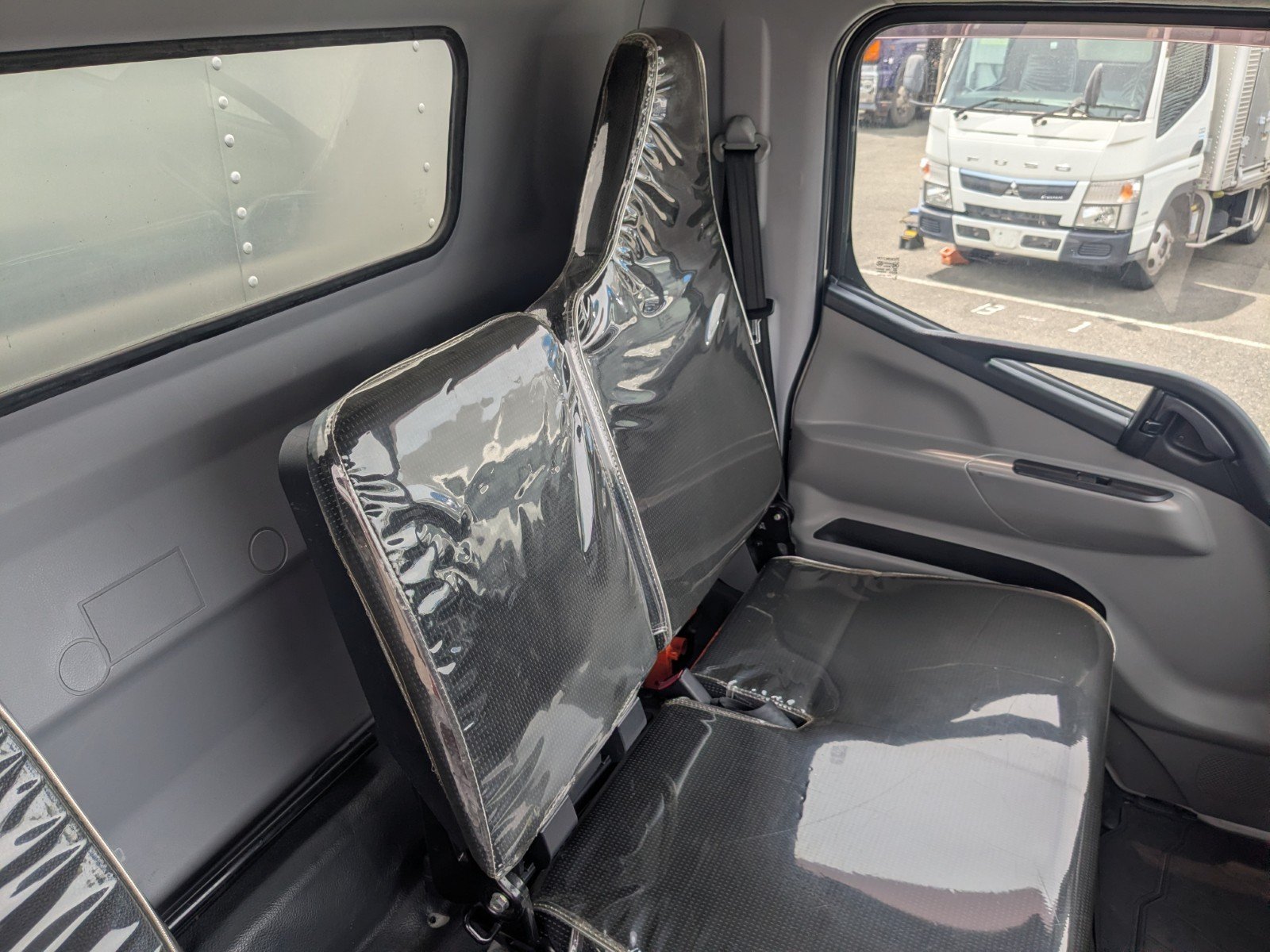 vehicle_image_20260502155849G9AieGE2t6.jpg