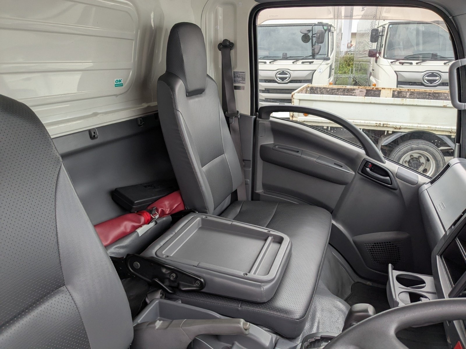 vehicle_image_20260423190340SJHyqz7zWe.jpg
