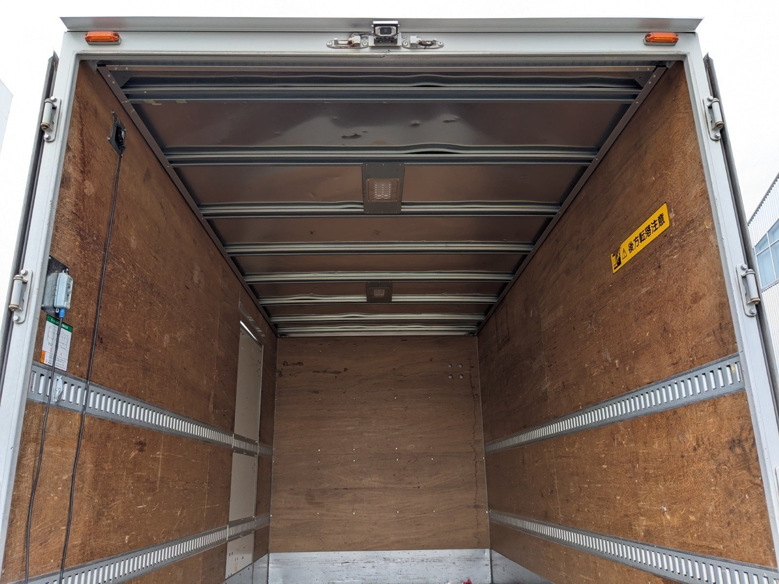 vehicle_image_20260423190340fEYtLEgJkf.jpg