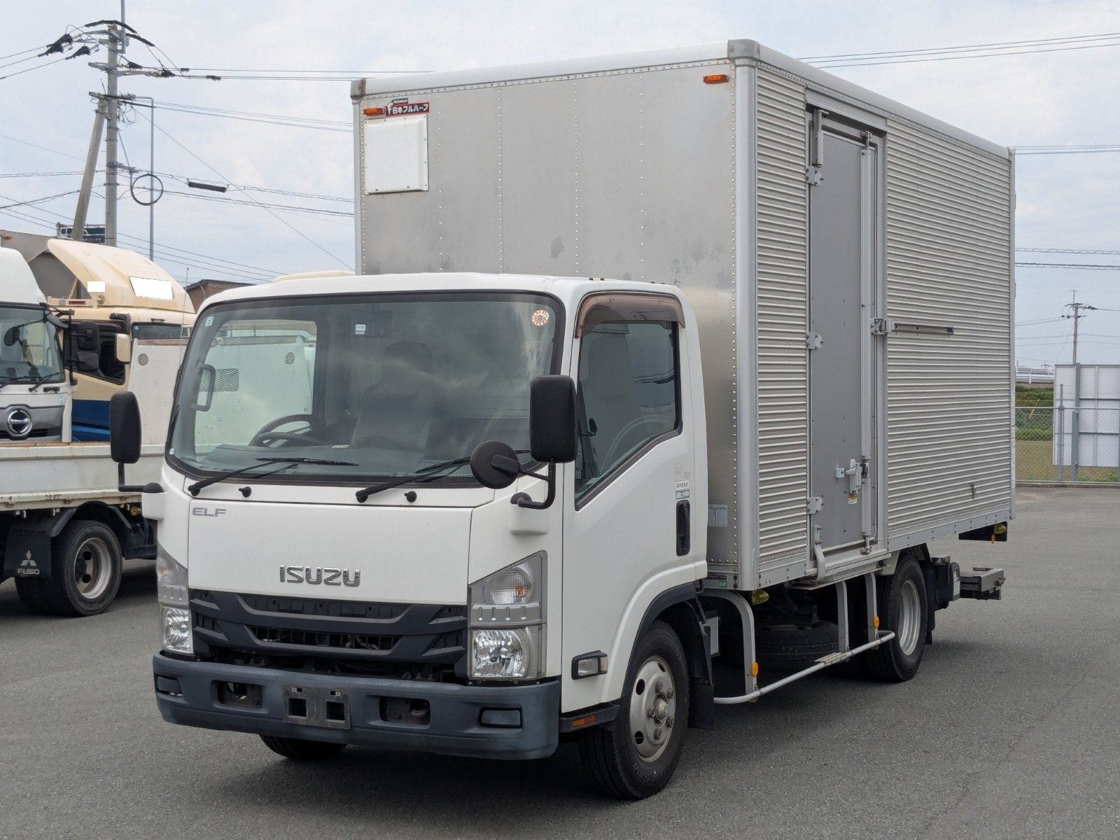 vehicle_image_20260423190340ybzcZ0zIe1.jpg