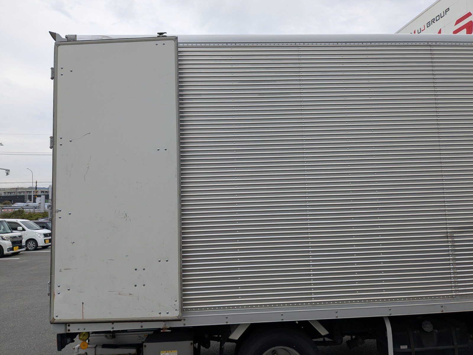 vehicle_image_20260423185518DqW9l0nPov.jpg