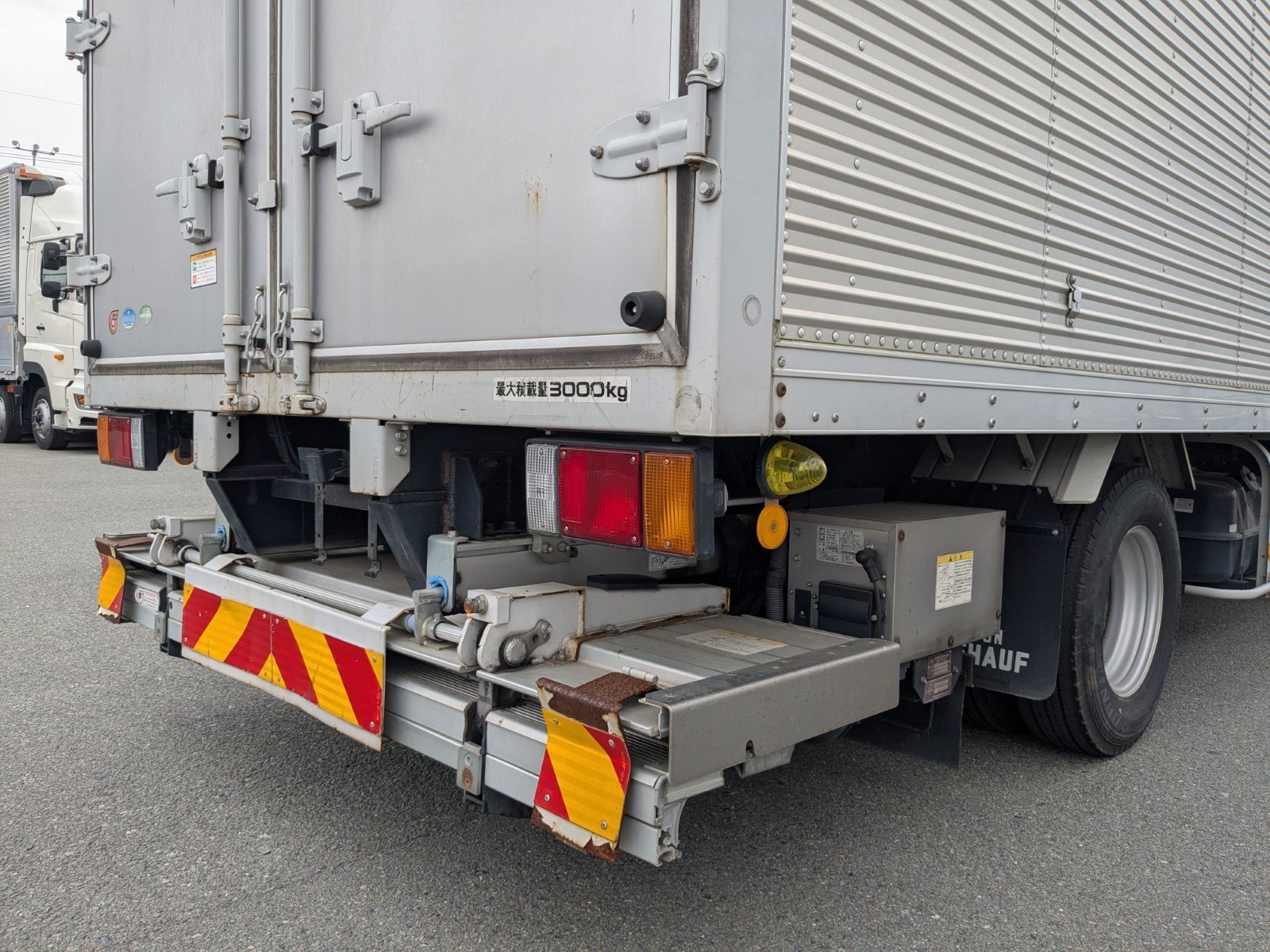 vehicle_image_20260423185518cuCxa1caXY.jpg