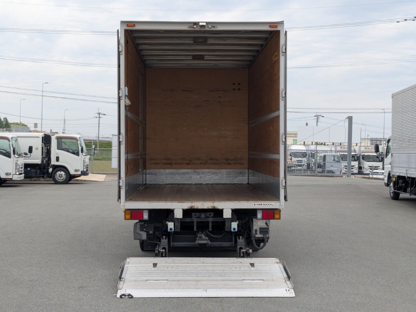 vehicle_image_20260423185518dHTYLLXlFz.jpg