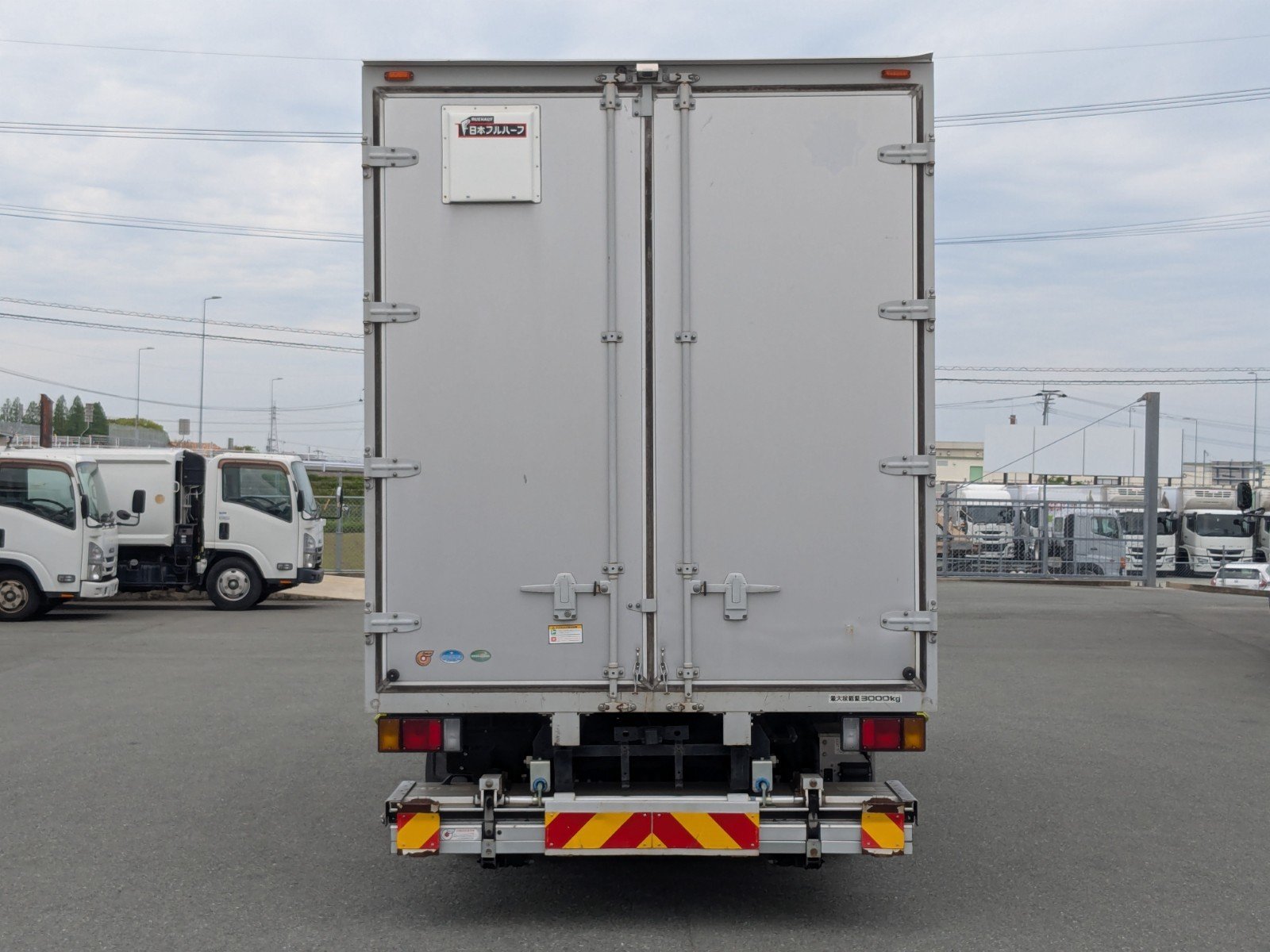 vehicle_image_20260423185518kpNFML6KW6.jpg