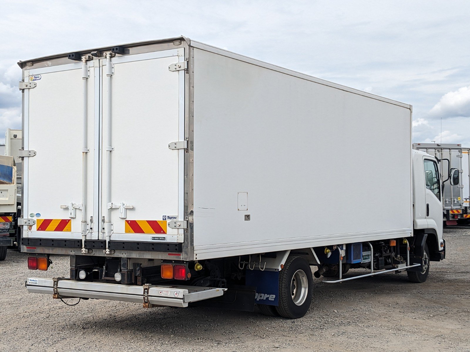 vehicle_image_20260612101330frC5io7J4v.jpg