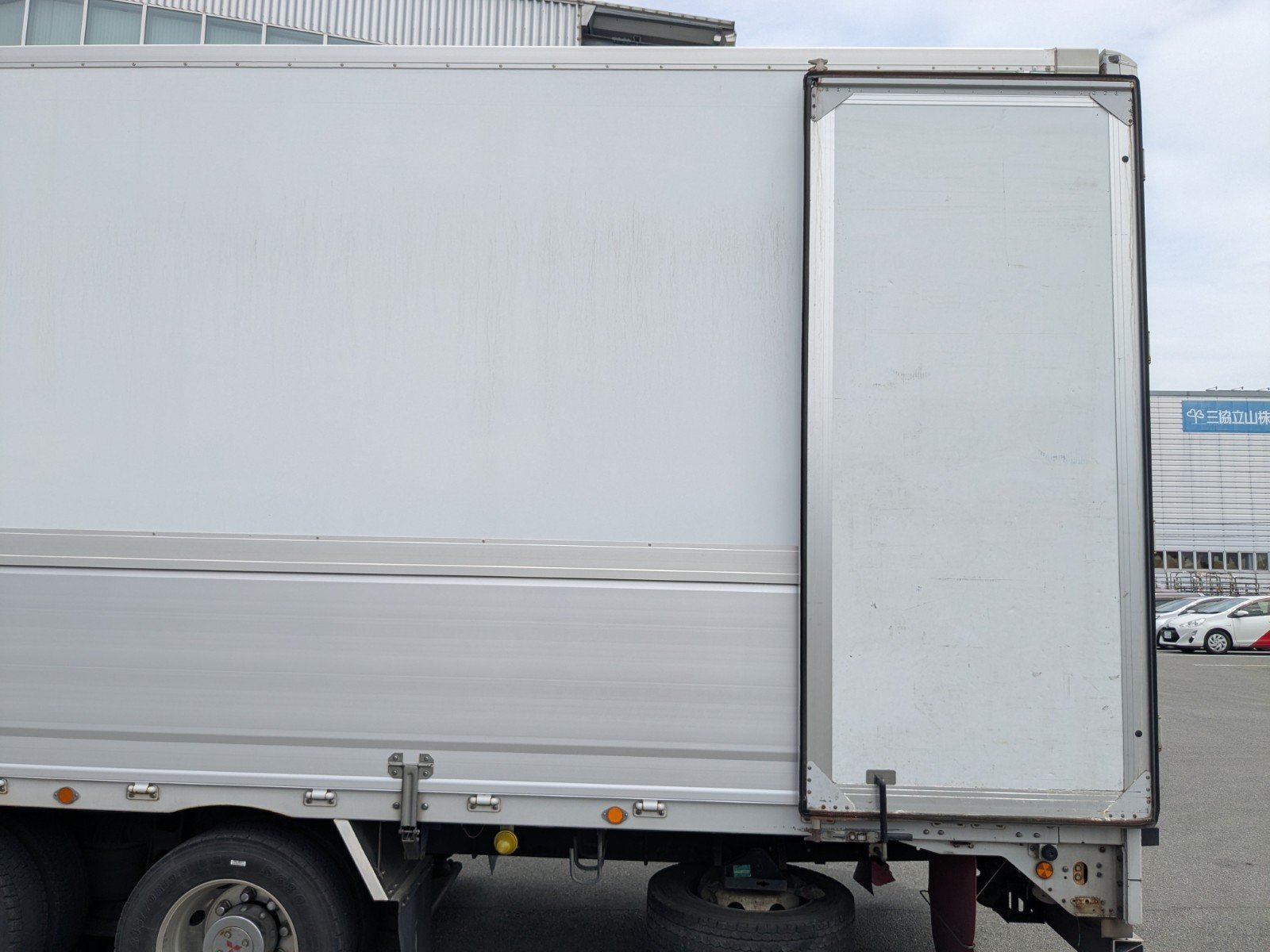 vehicle_image_20260527115653kUwtTCxwUy.jpg