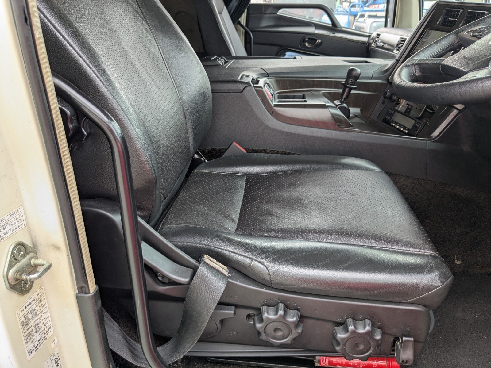 vehicle_image_20260527115653sOOOOWOfPc.jpg