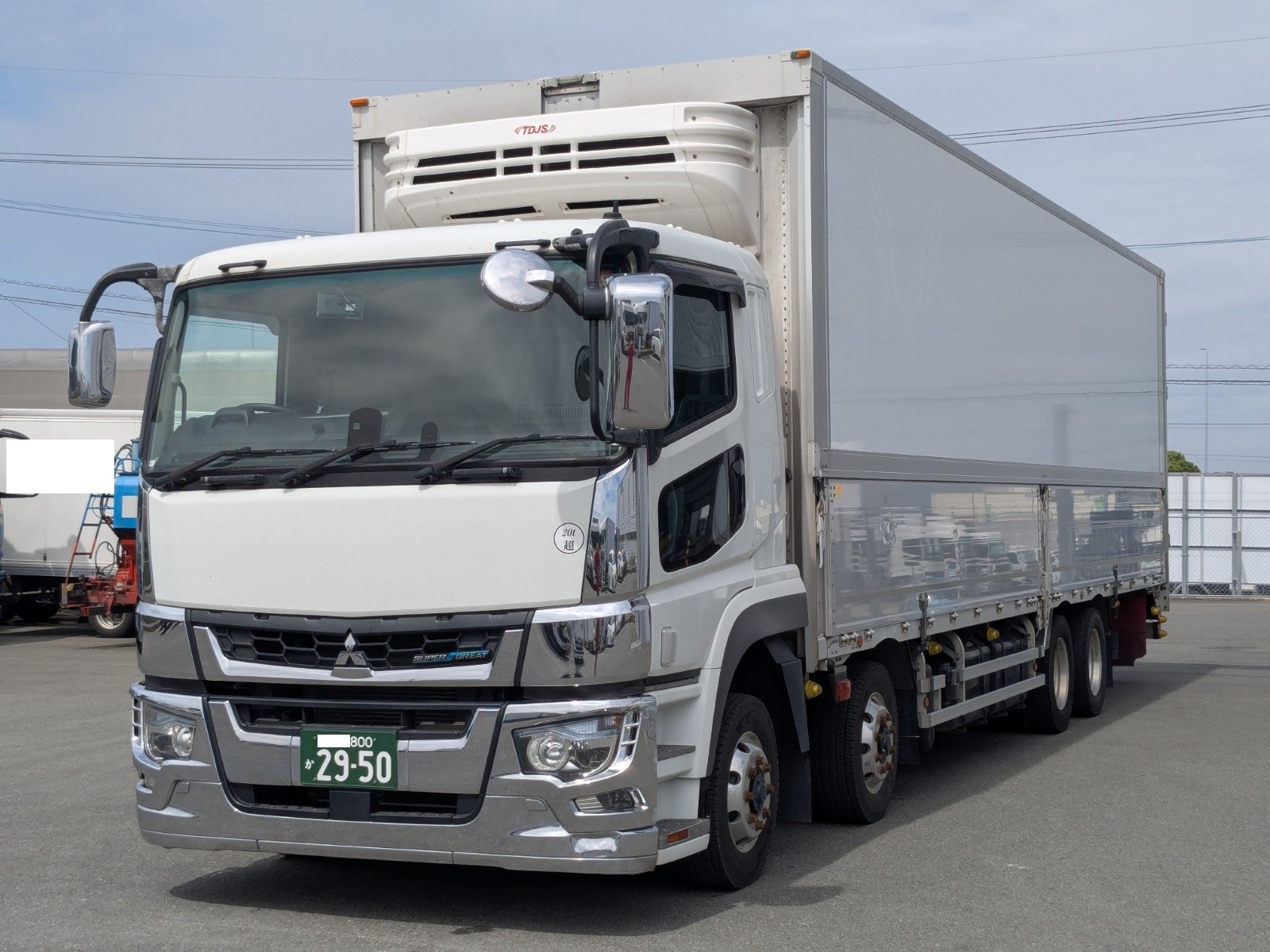 vehicle_image_20260527132524BwOjbF33yn.jpg