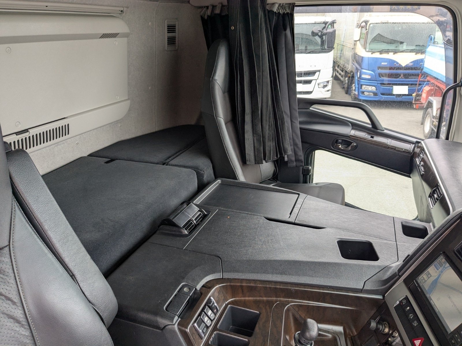 vehicle_image_20260527132524CyLb0AFOwe.jpg