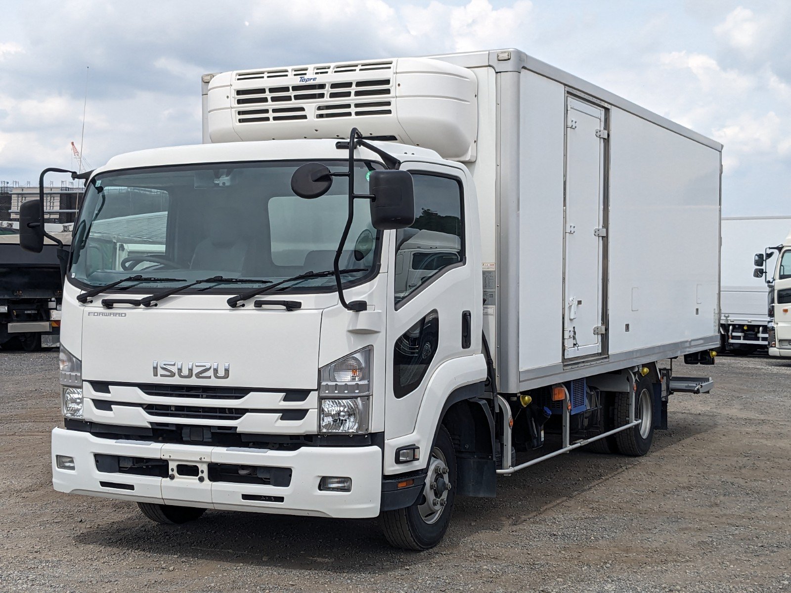 vehicle_image_2026061210204388Qe6JzBFW.jpg