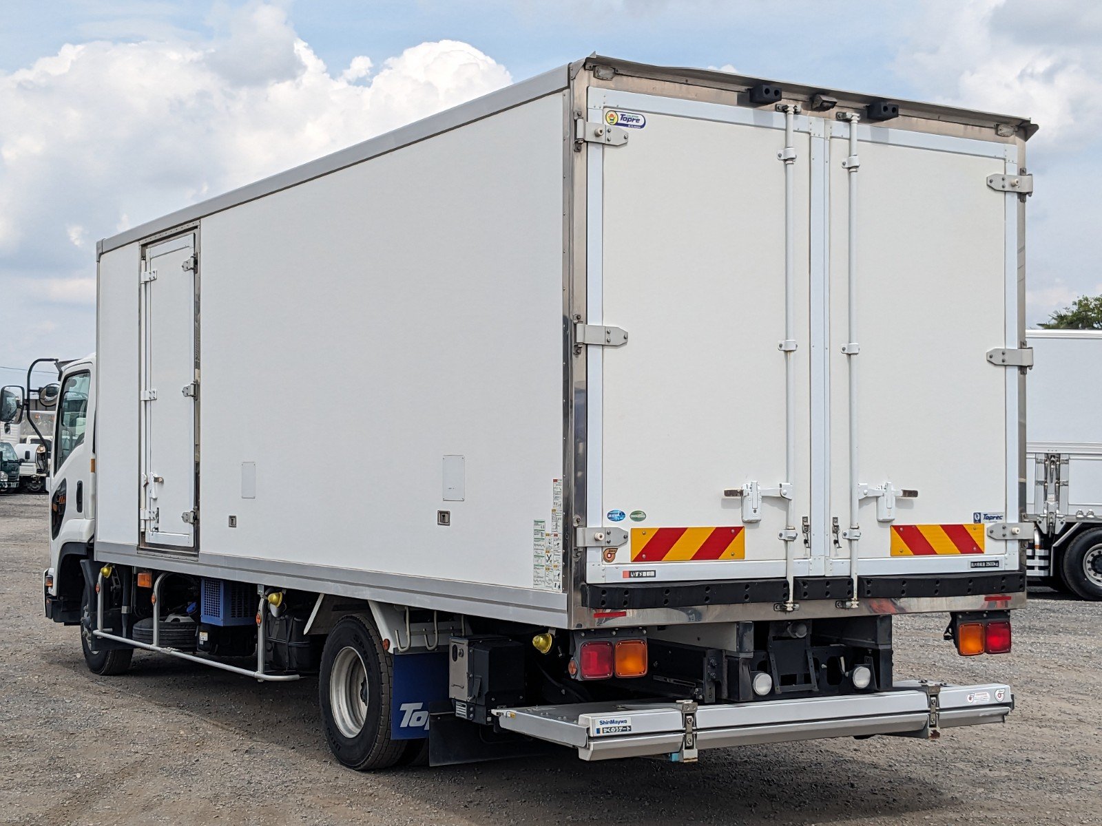vehicle_image_20260612102043Dhv7Xly0Lq.jpg