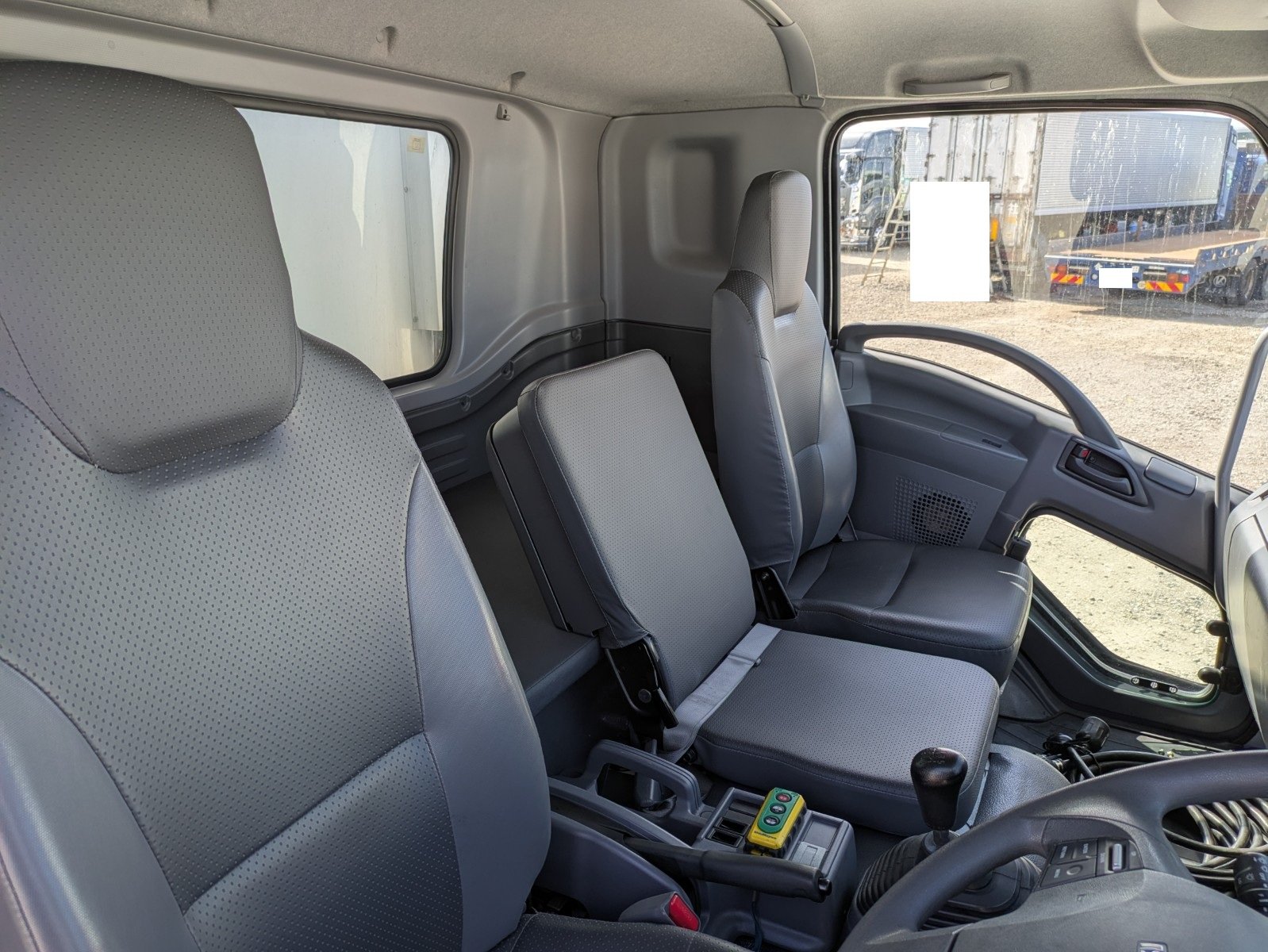 vehicle_image_20260422152904DccHUzynW4.jpg