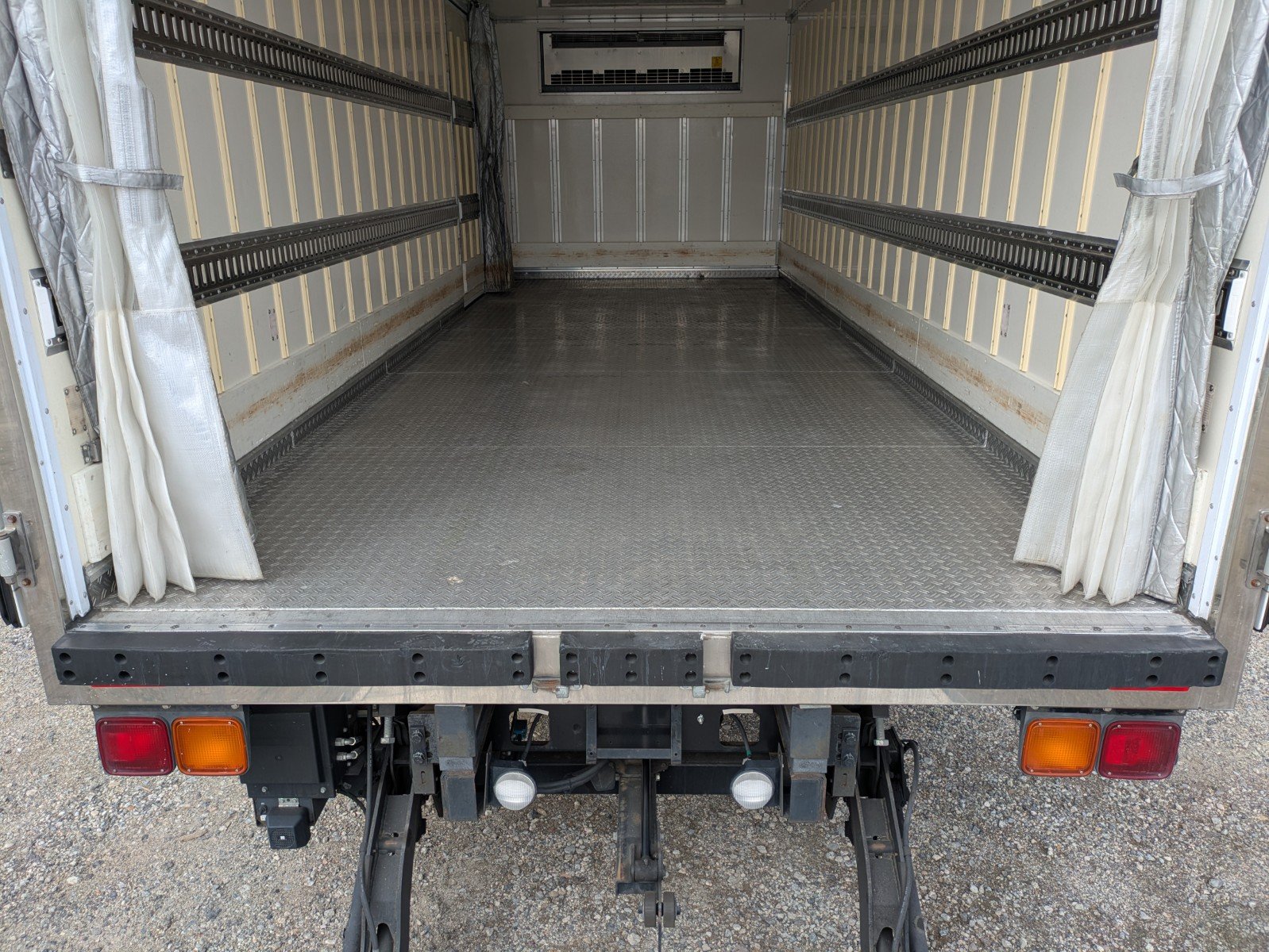 vehicle_image_20260422152904L3WYXuYssA.jpg