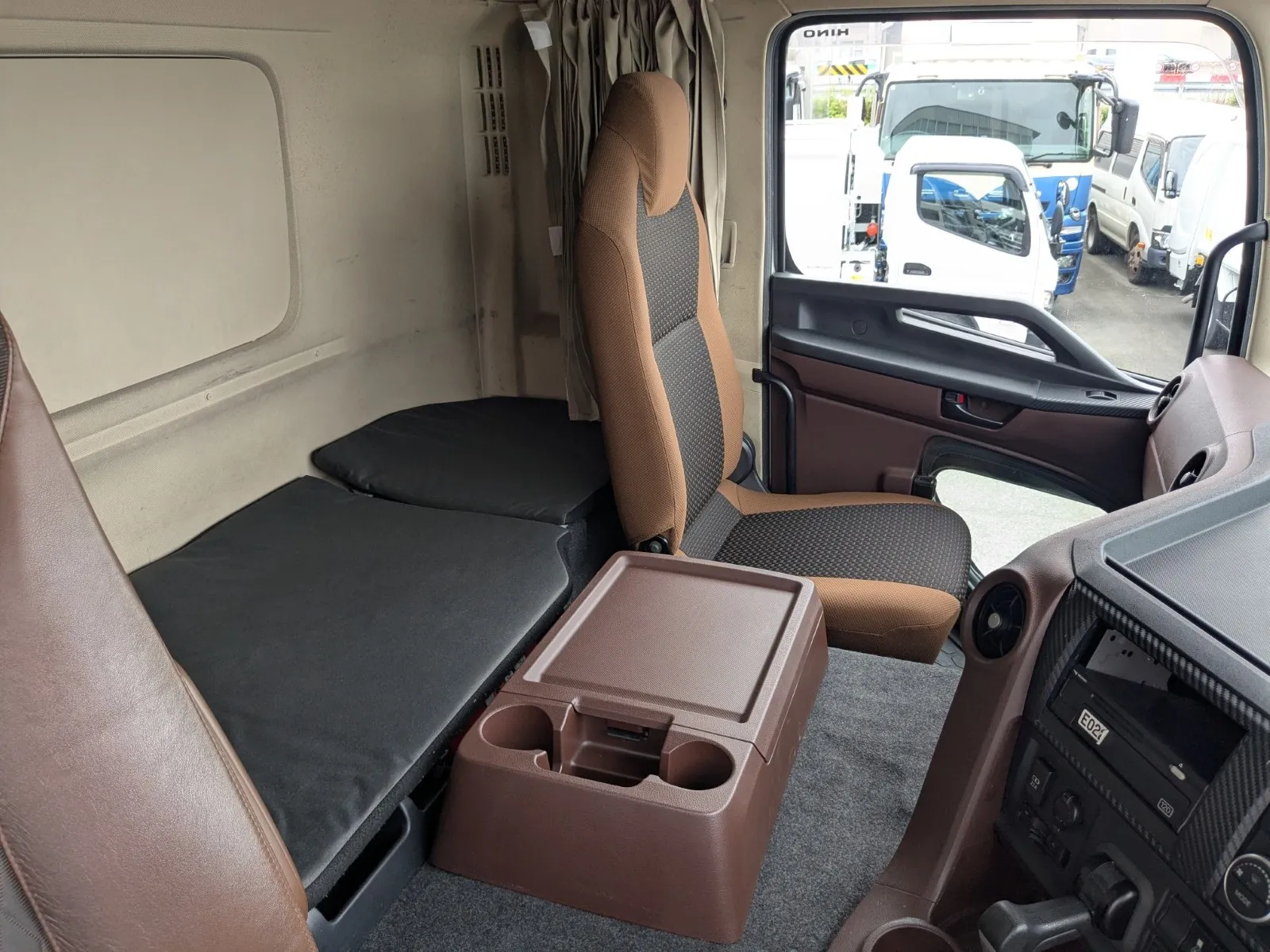 vehicle_image_20260701103247e9EXCXbar1.webp
