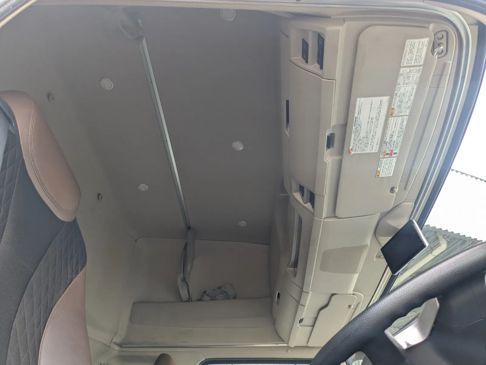 vehicle_image_20260701110438QB1ubid1AP.webp