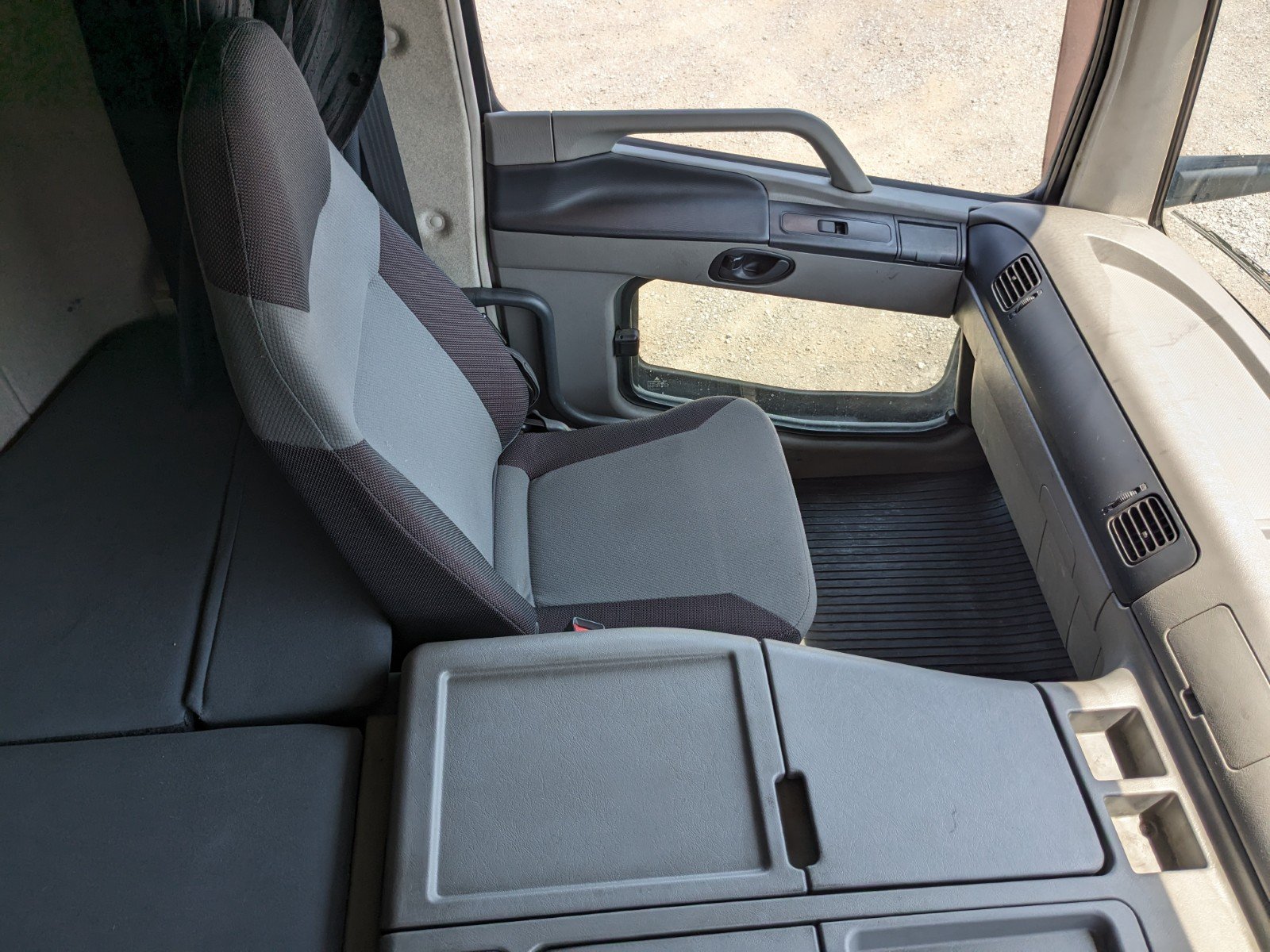 vehicle_image_20260518171225LOp7mxPfzG.jpg