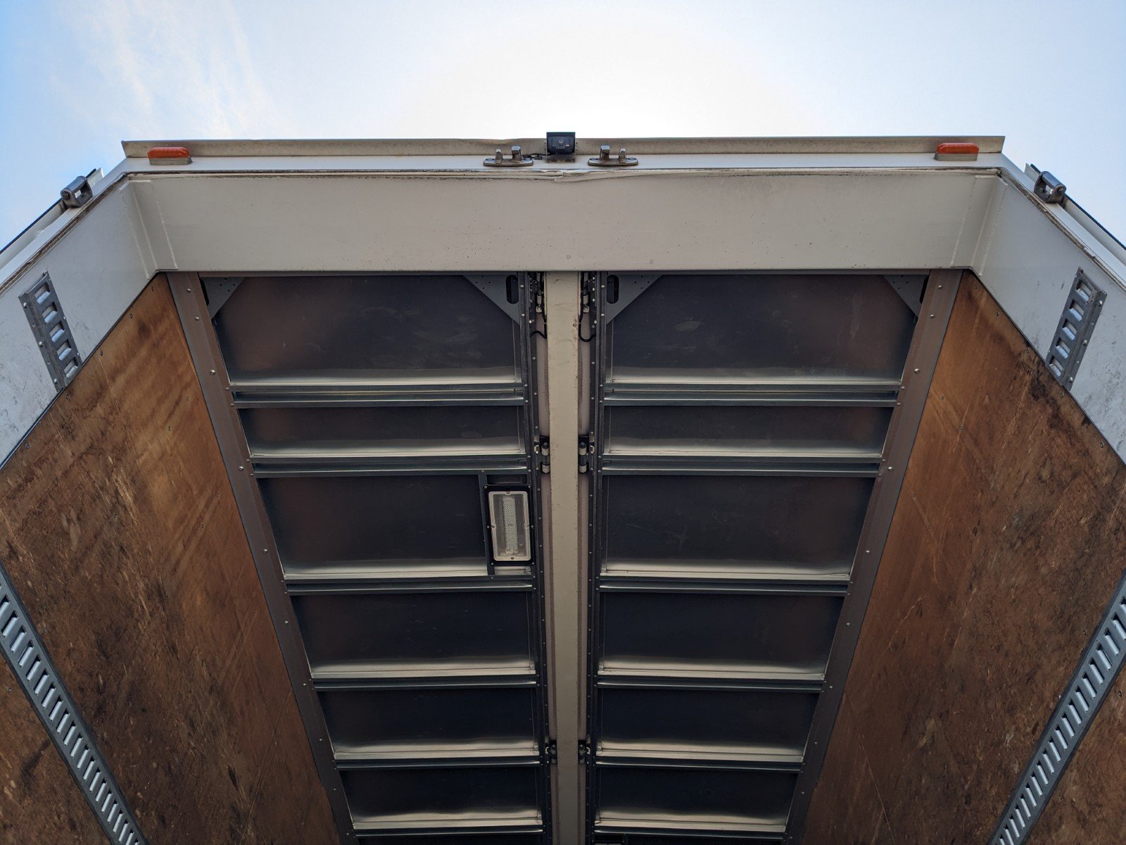 vehicle_image_20260518171225gfG4jtNNqz.jpg