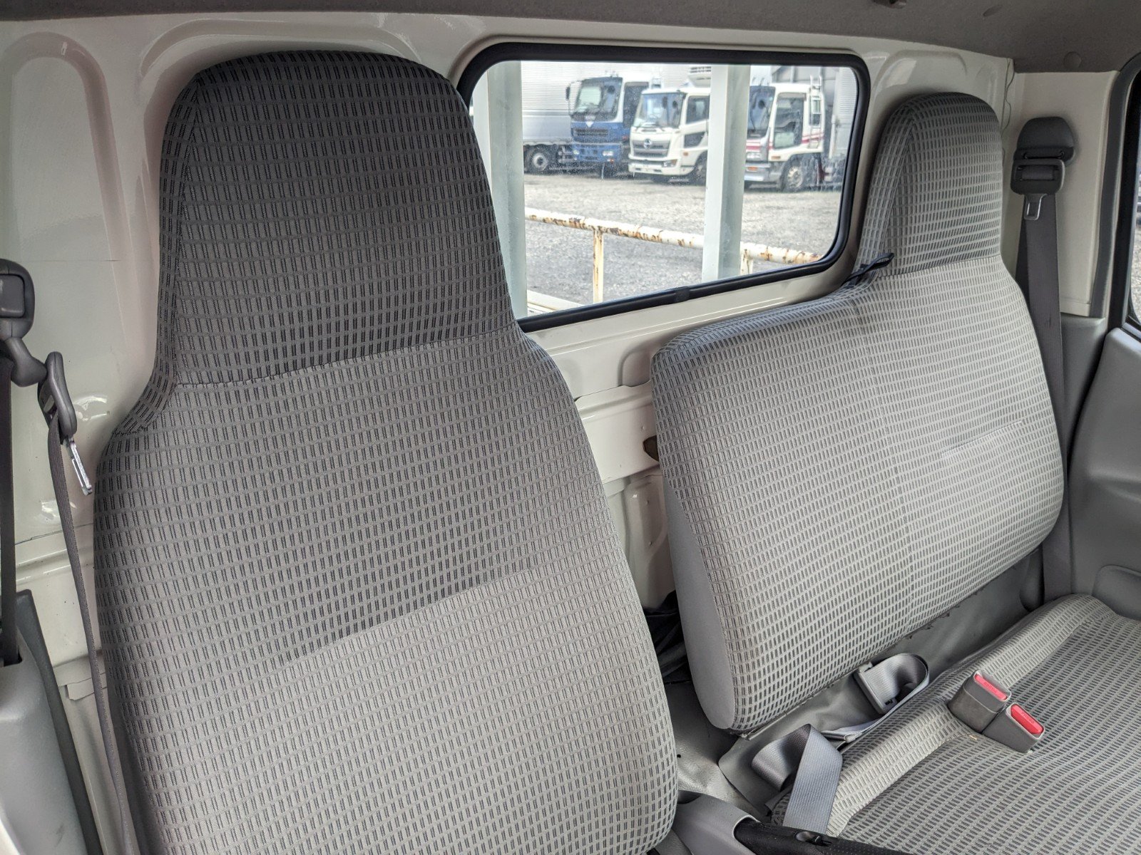vehicle_image_20260612092224ovJQFGbWHU.jpg