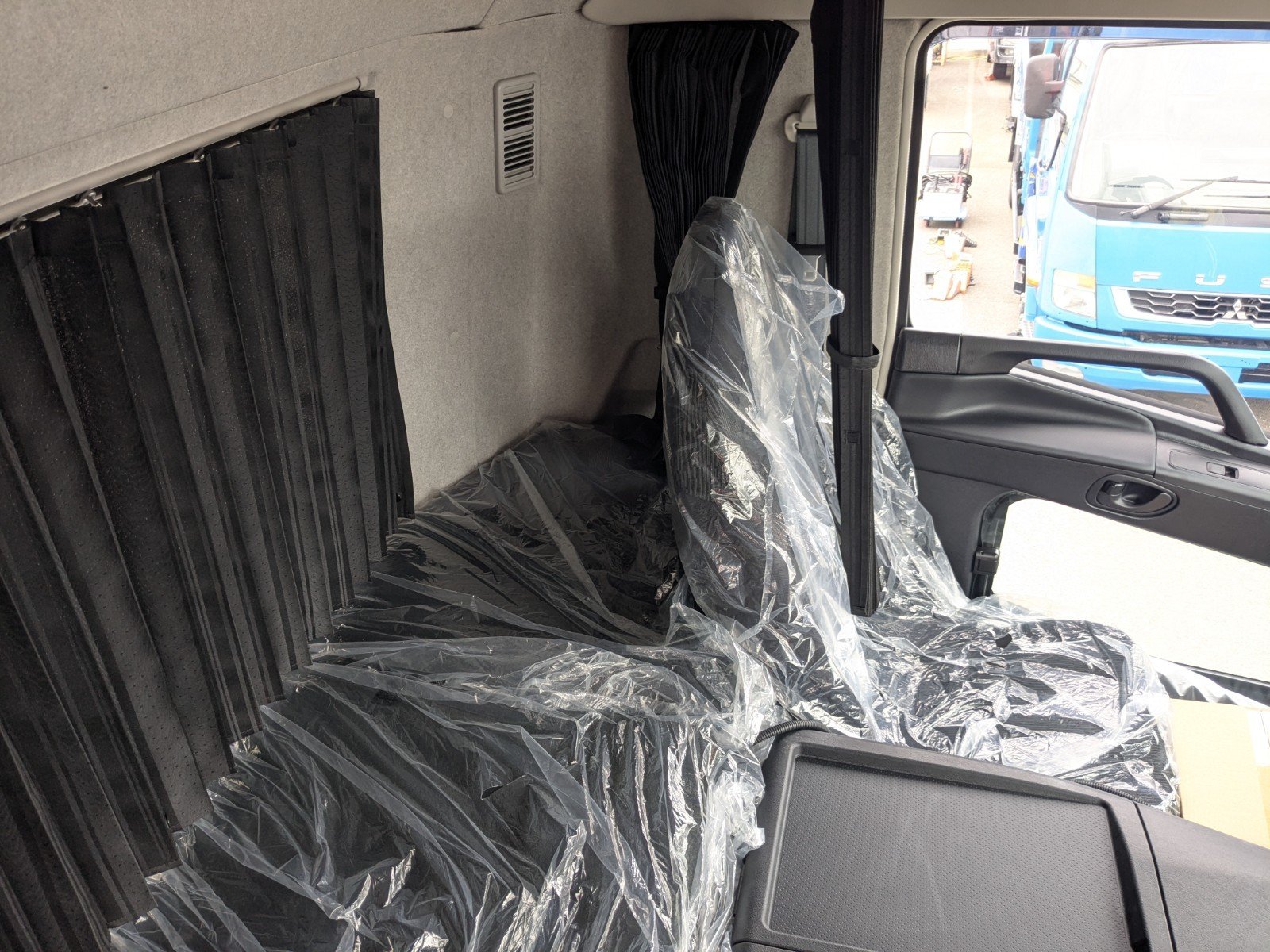 vehicle_image_20260423191850AeXlYwZmRl.jpg