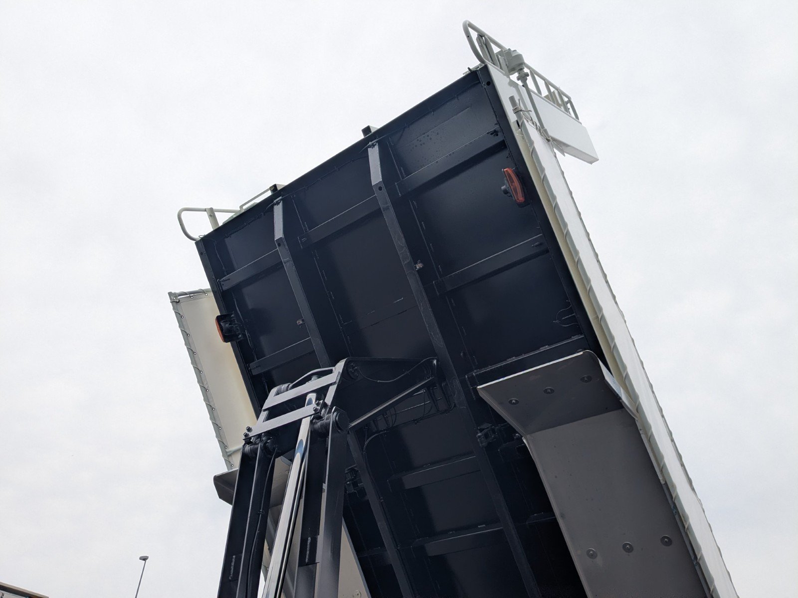 vehicle_image_20260423191850xtov6laJP3.jpg