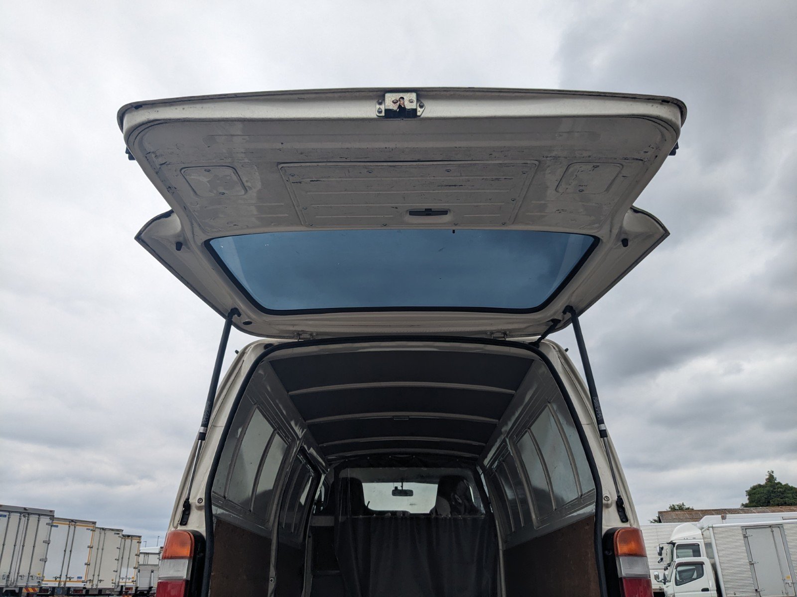 vehicle_image_20260606132632mInjgwHIe4.jpg
