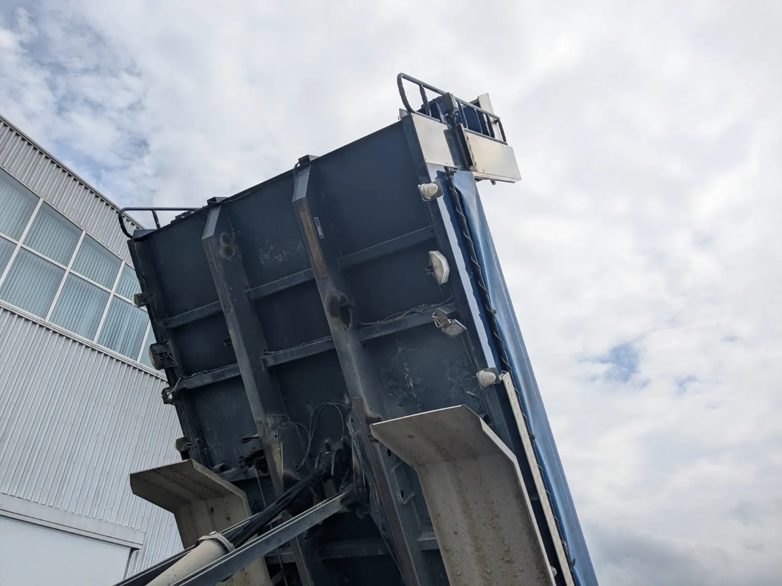 vehicle_image_20260701105428VMYH6k2uJJ.webp