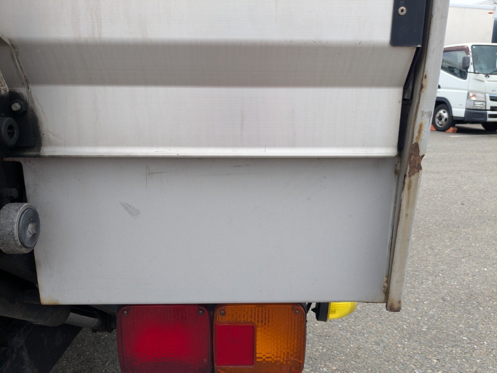 vehicle_image_20260603095318ugi5m8HvmV.jpg