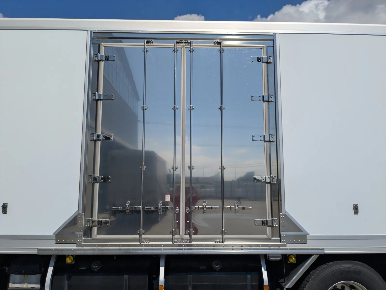 vehicle_image_20260715091535pJxzVyy0Um.webp