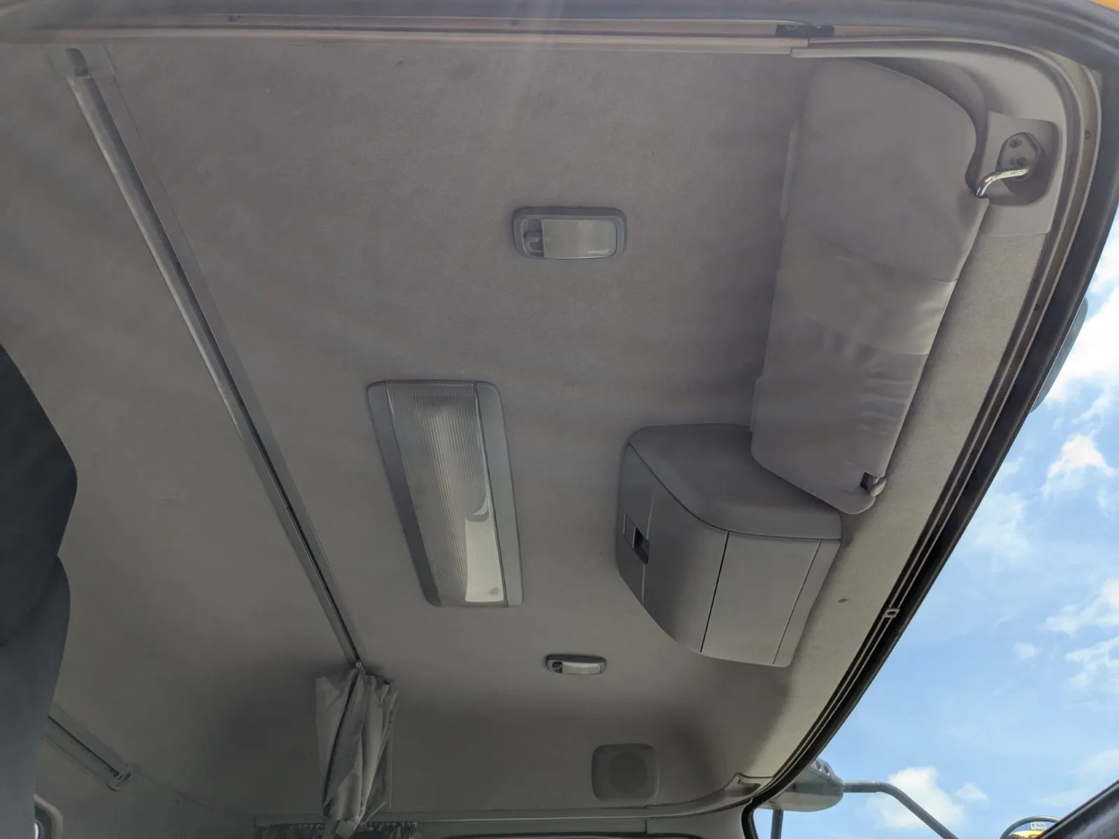 vehicle_image_20260714120035sQuEq8e4bF.webp