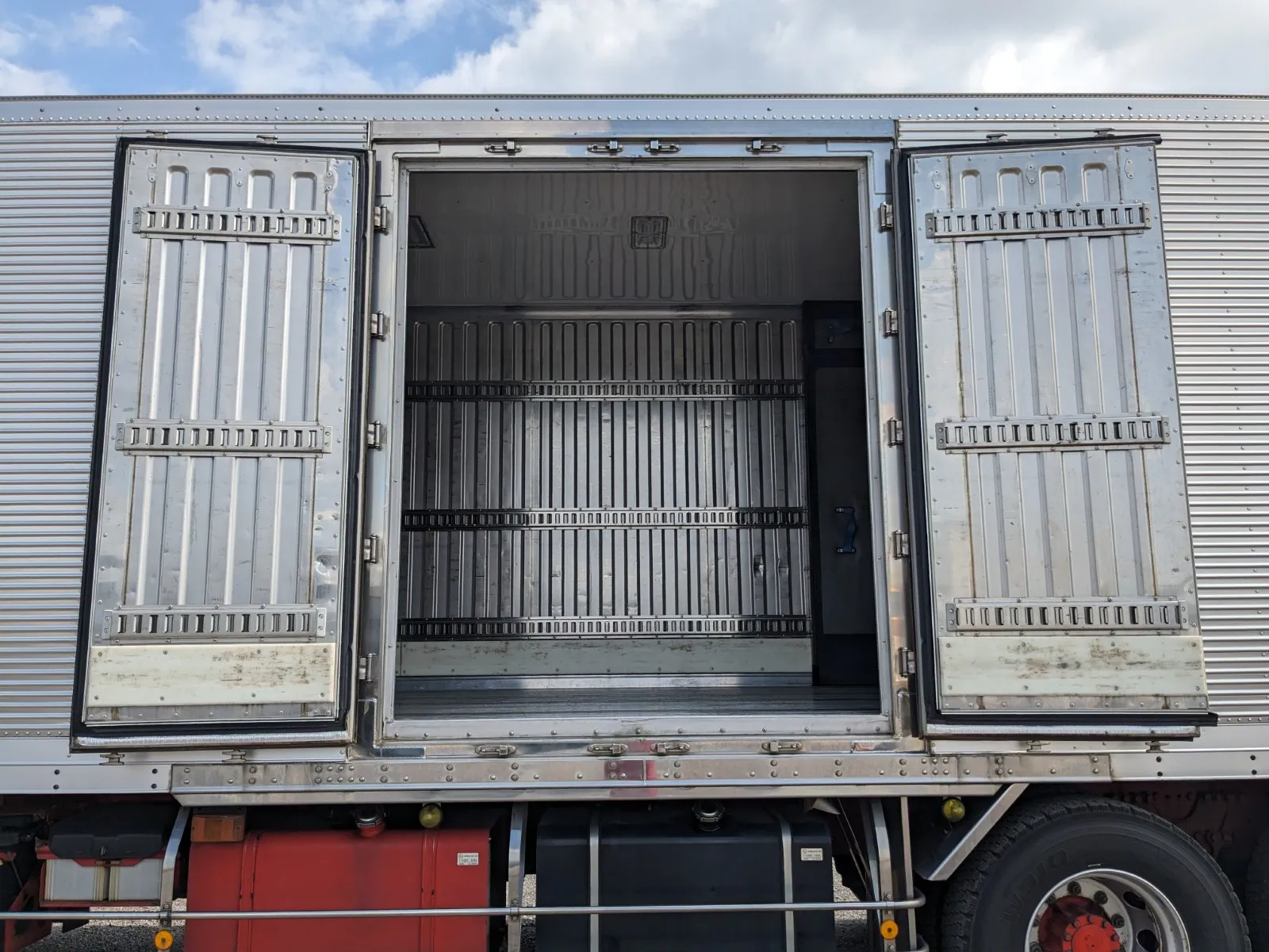 vehicle_image_20260701132458ynKwzfwmxq.webp