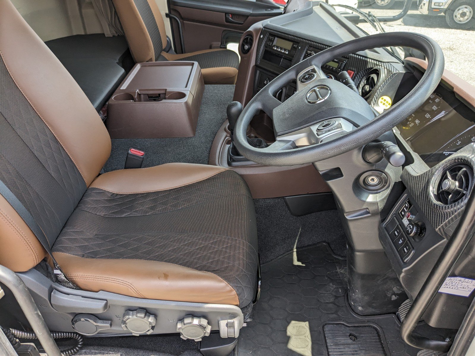 vehicle_image_20260526190931HgqfaHcfOU.jpg