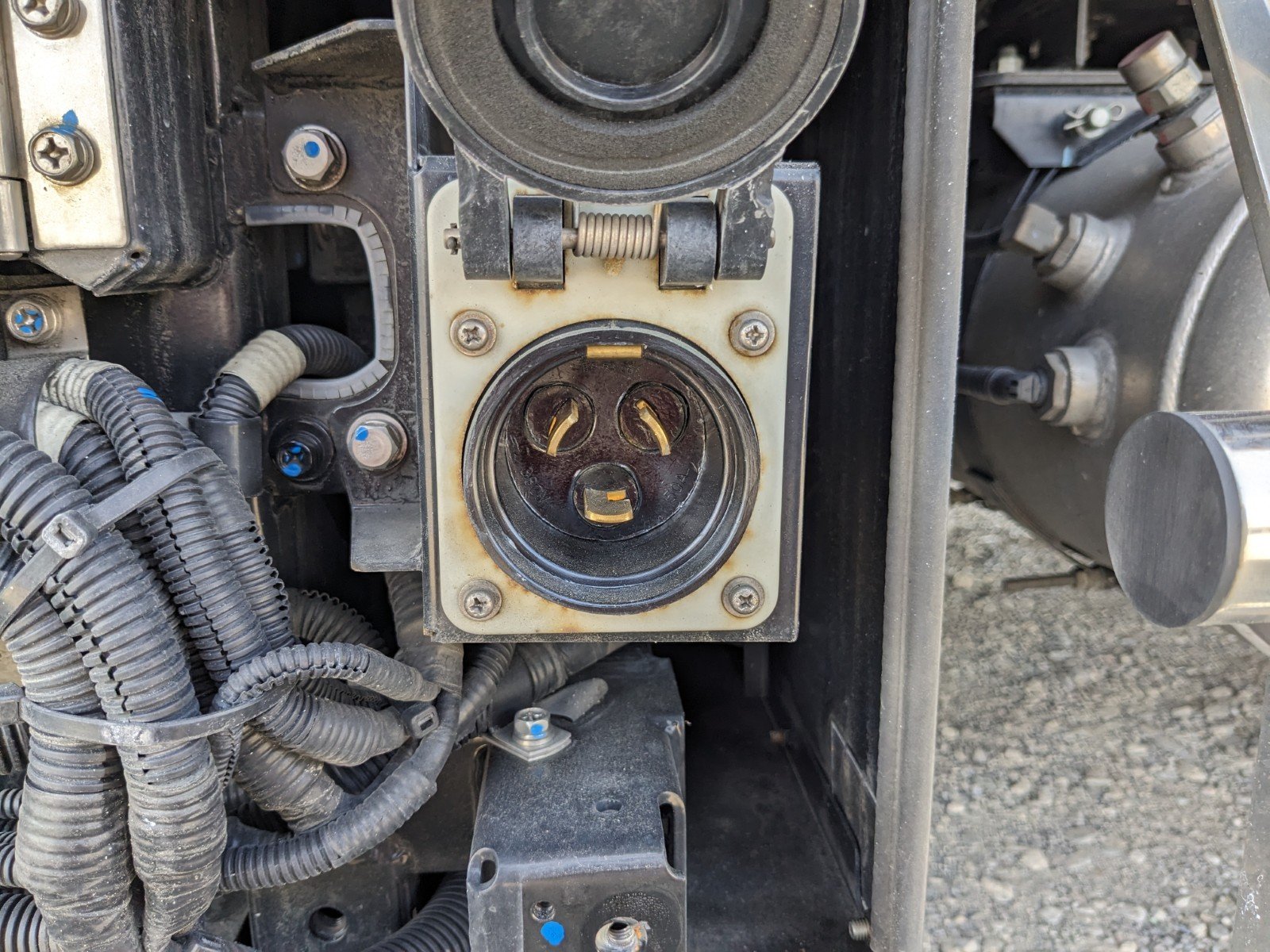 vehicle_image_20260526190931XA19GsXuiT.jpg