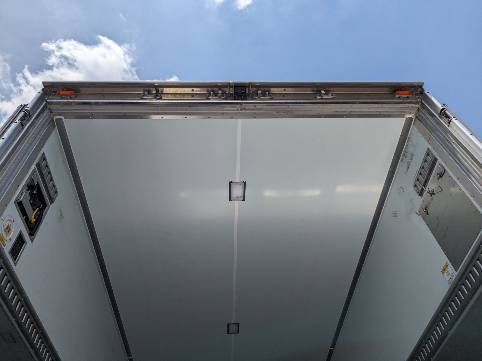 vehicle_image_20260526190931qGPMeCkeds.jpg