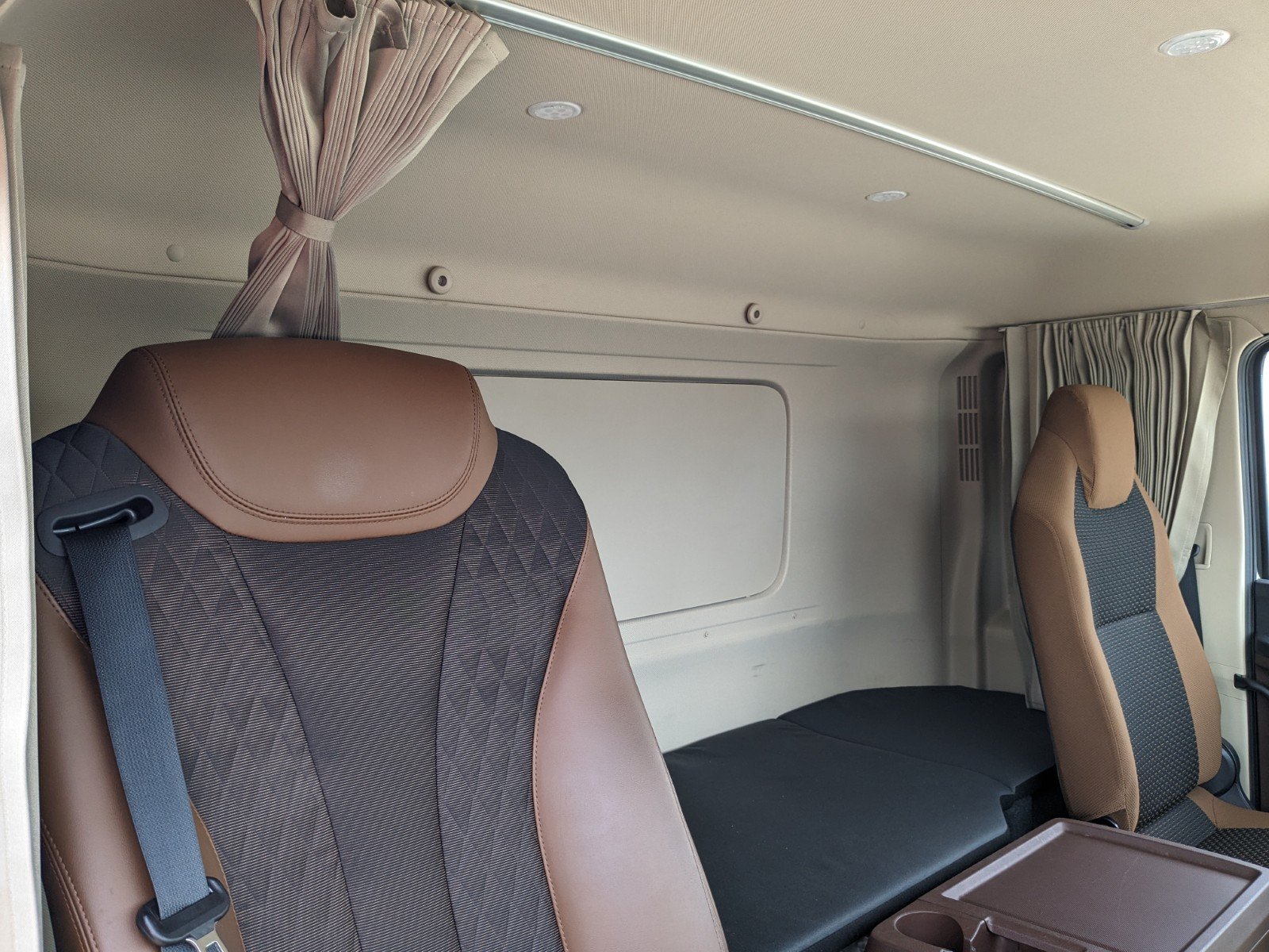 vehicle_image_20260526190931yFHxNHkJxN.jpg