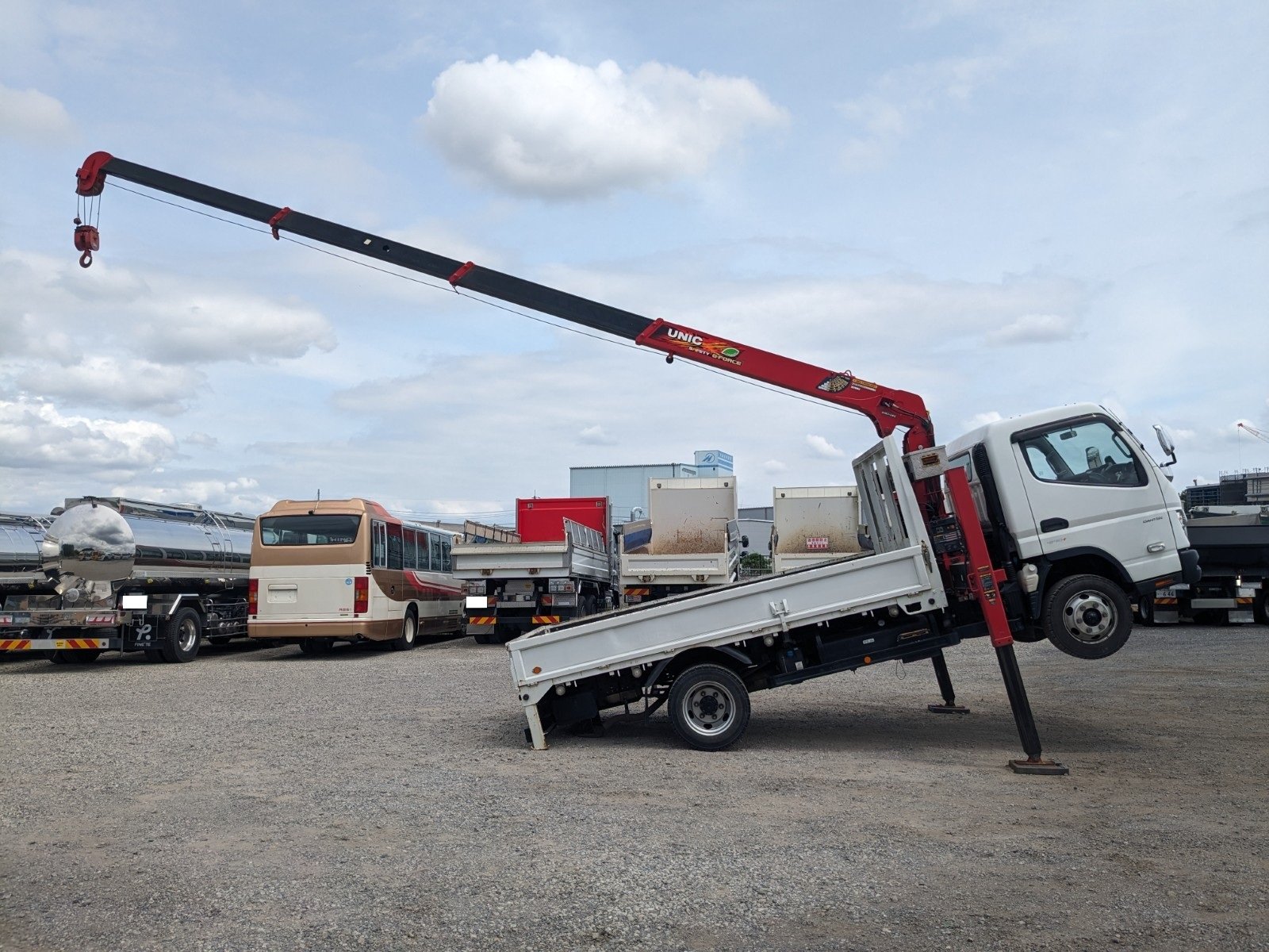 vehicle_image_20260606141658WHQ8MjdFYa.jpg