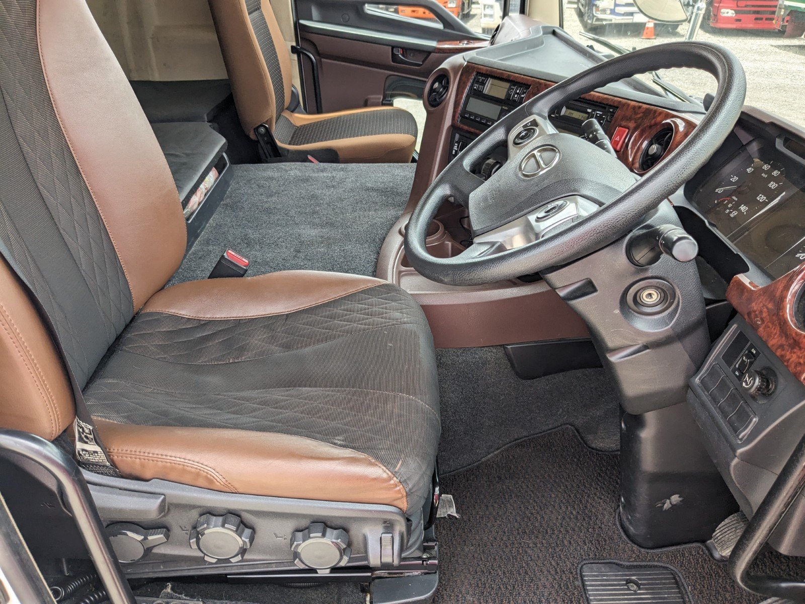 vehicle_image_20260609092809FgcOnxGEtN.jpg