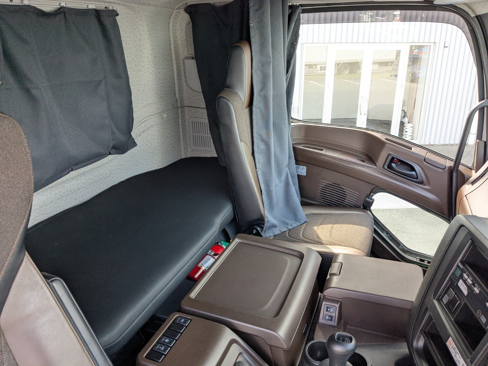 vehicle_image_202606151106188nvj2X12pa.jpg
