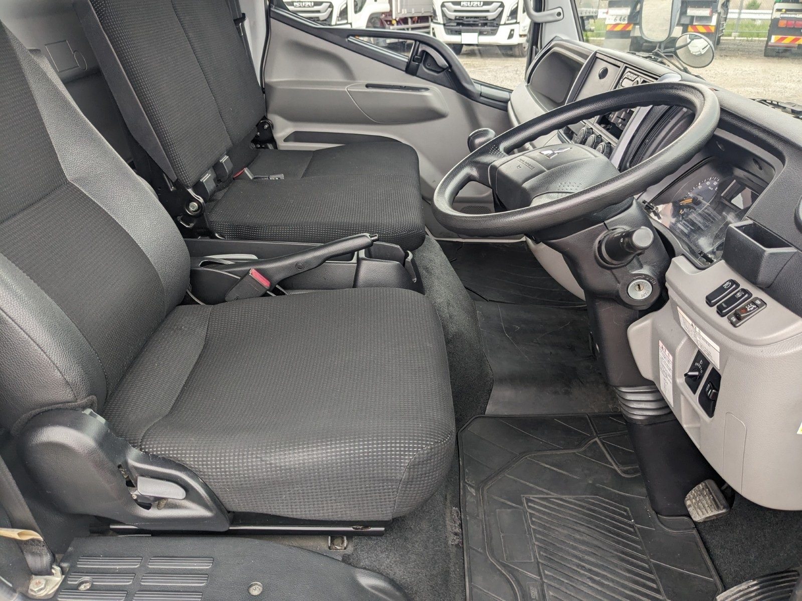 vehicle_image_20260612114727tV1iHoHiNE.jpg