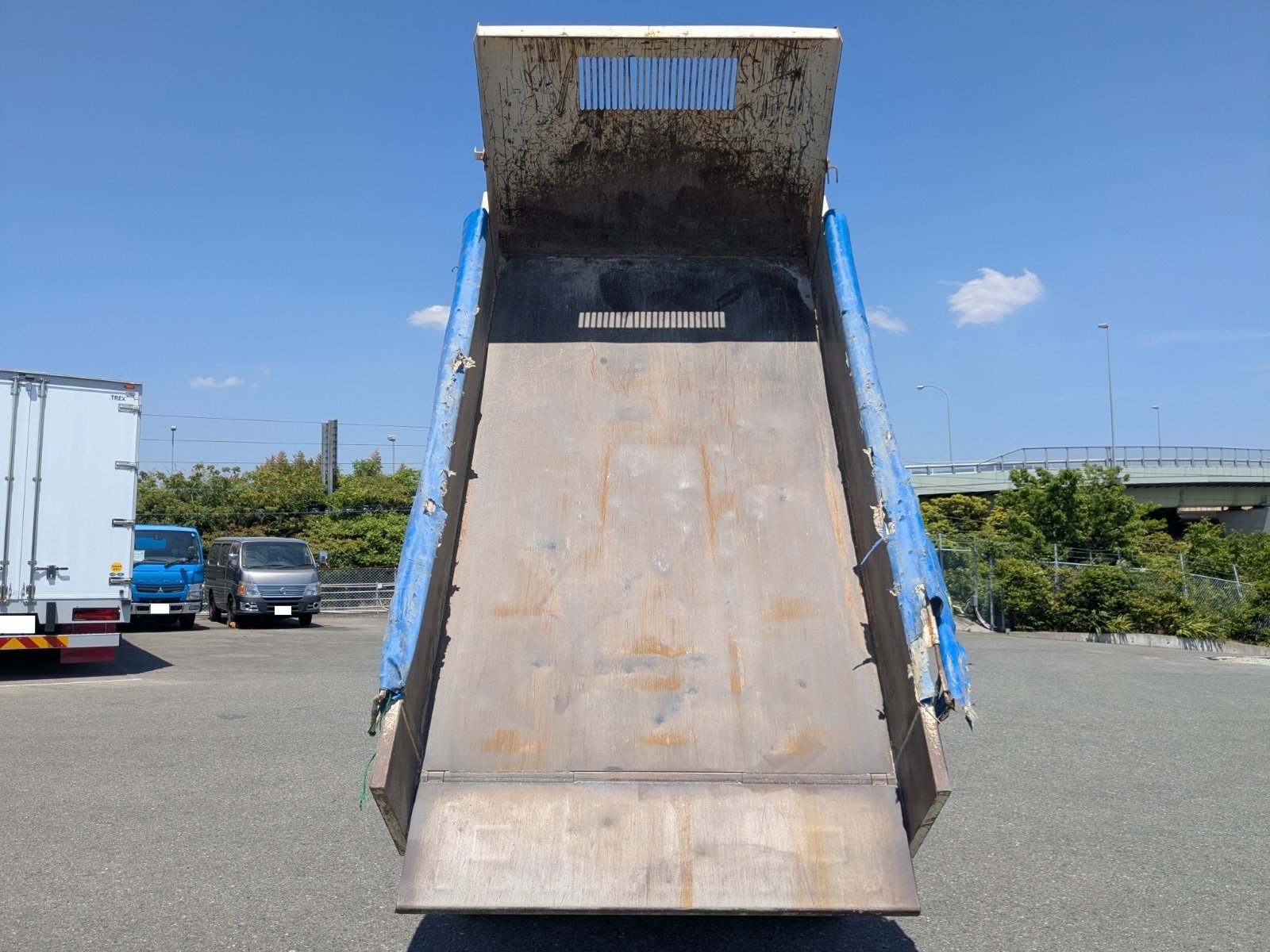 vehicle_image_20260522101727RnnQTP9mGR.jpg