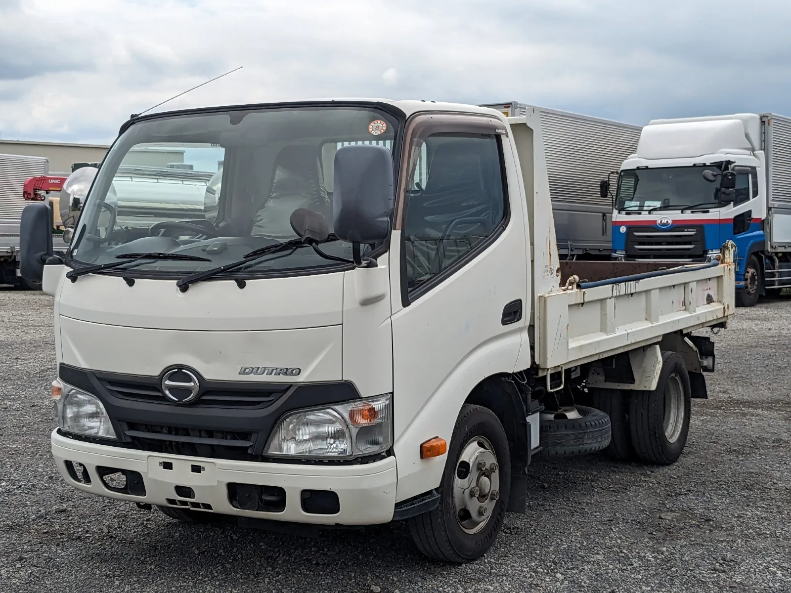vehicle_image_20260707094209bY7Ua1dfoX.webp