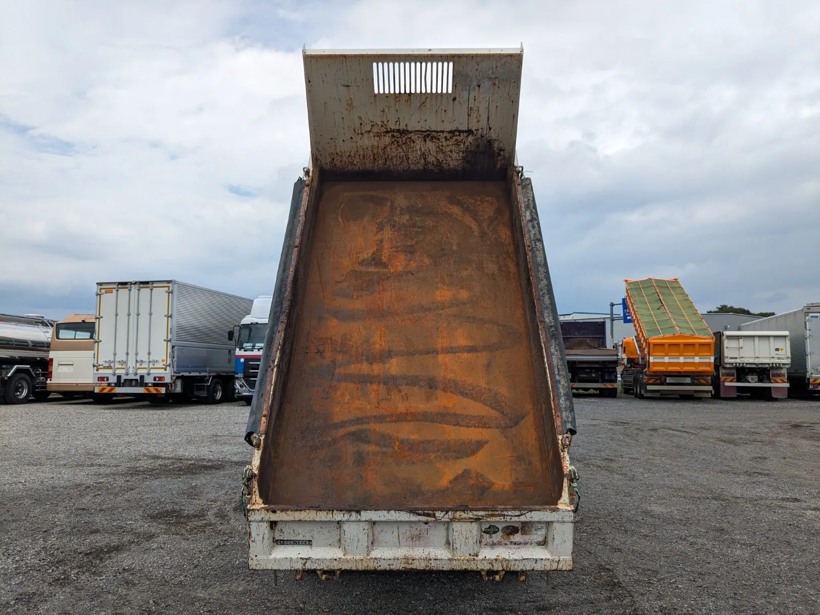 vehicle_image_20260707094212bFmE2xT1Y7.webp