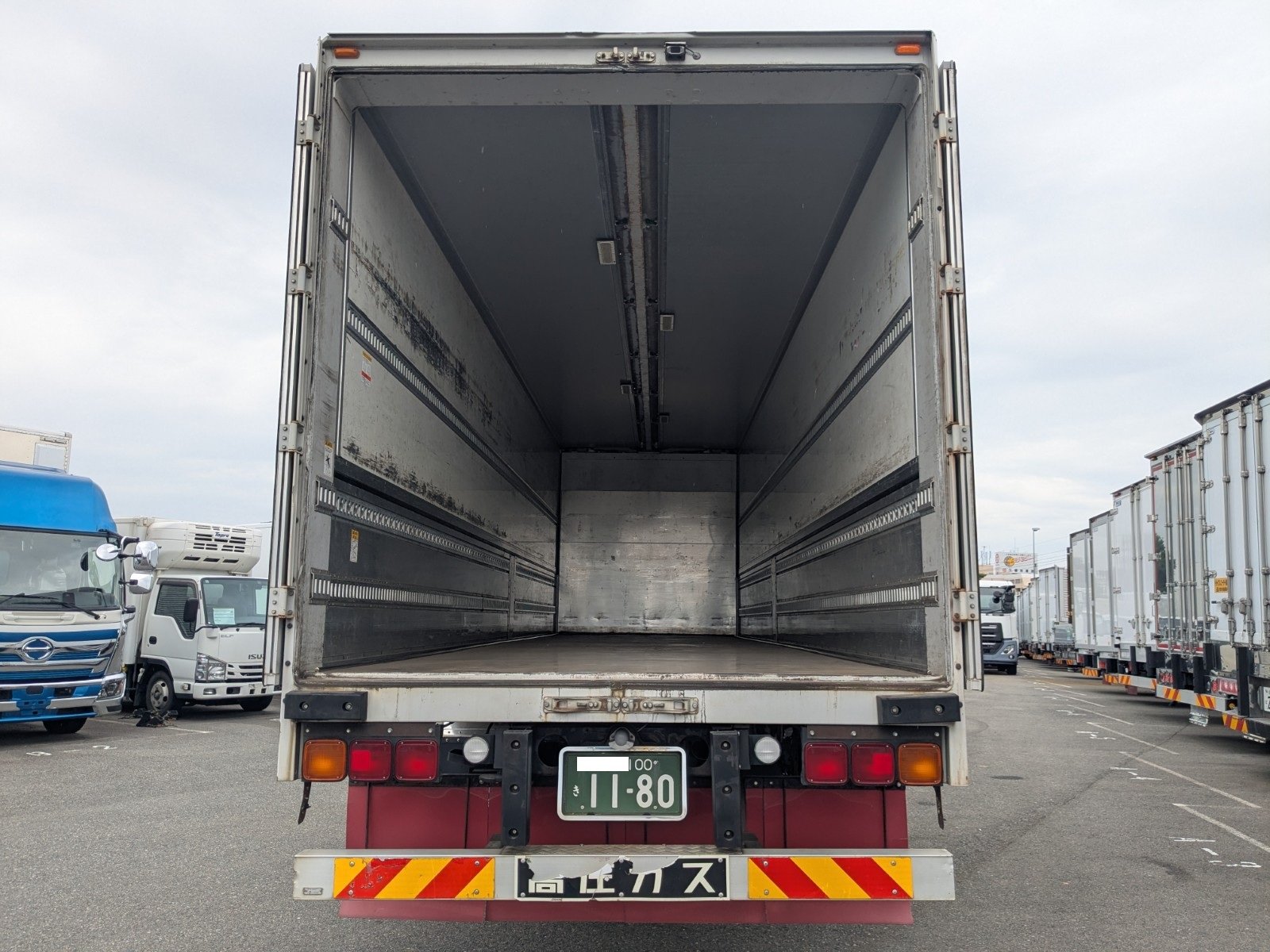 vehicle_image_20260603101413RHwZtAJxzL.jpg
