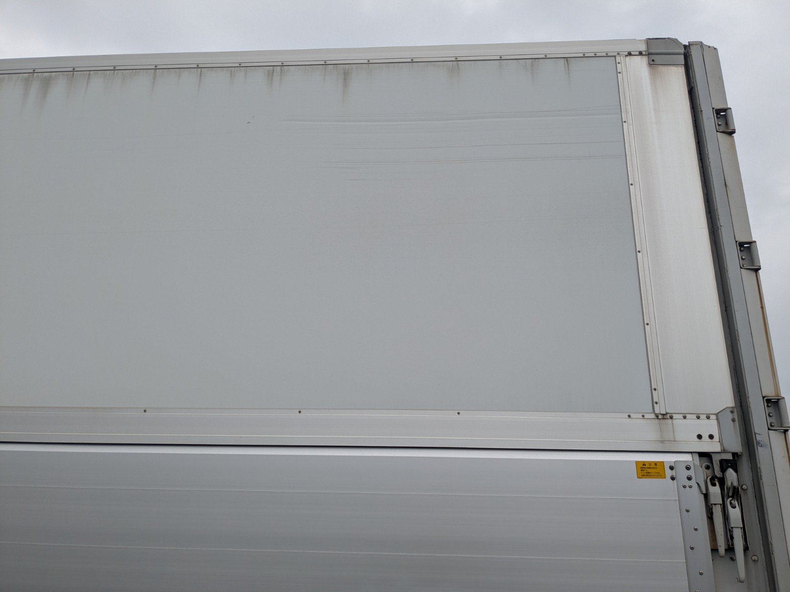 vehicle_image_20260603101413nh5Aq2Xdtx.jpg