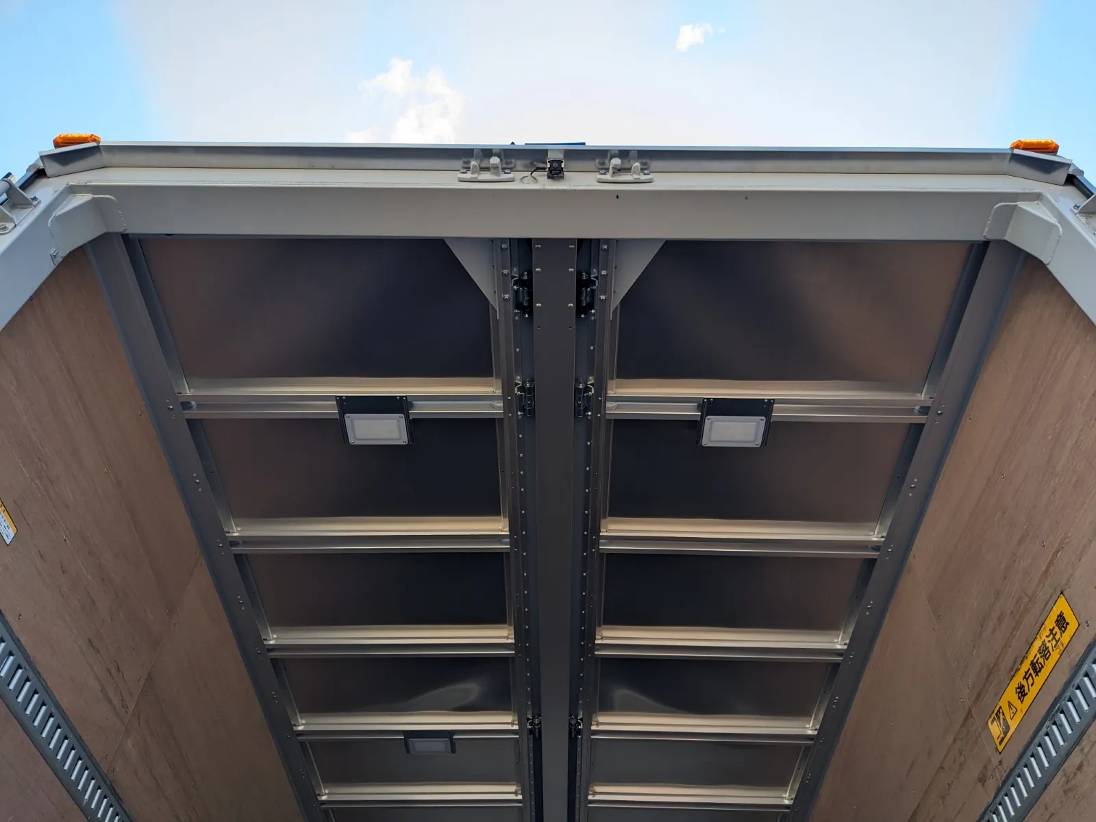 vehicle_image_20260616183320TOl2wTFnC1.webp