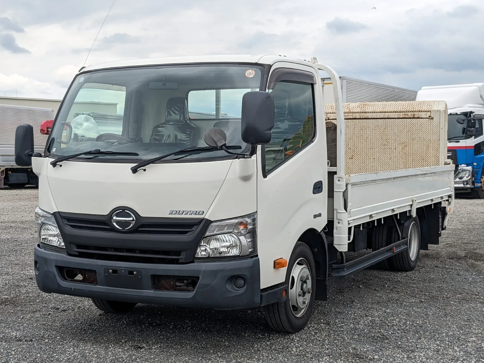 vehicle_image_20260709101233JqoUmJg8MX.webp